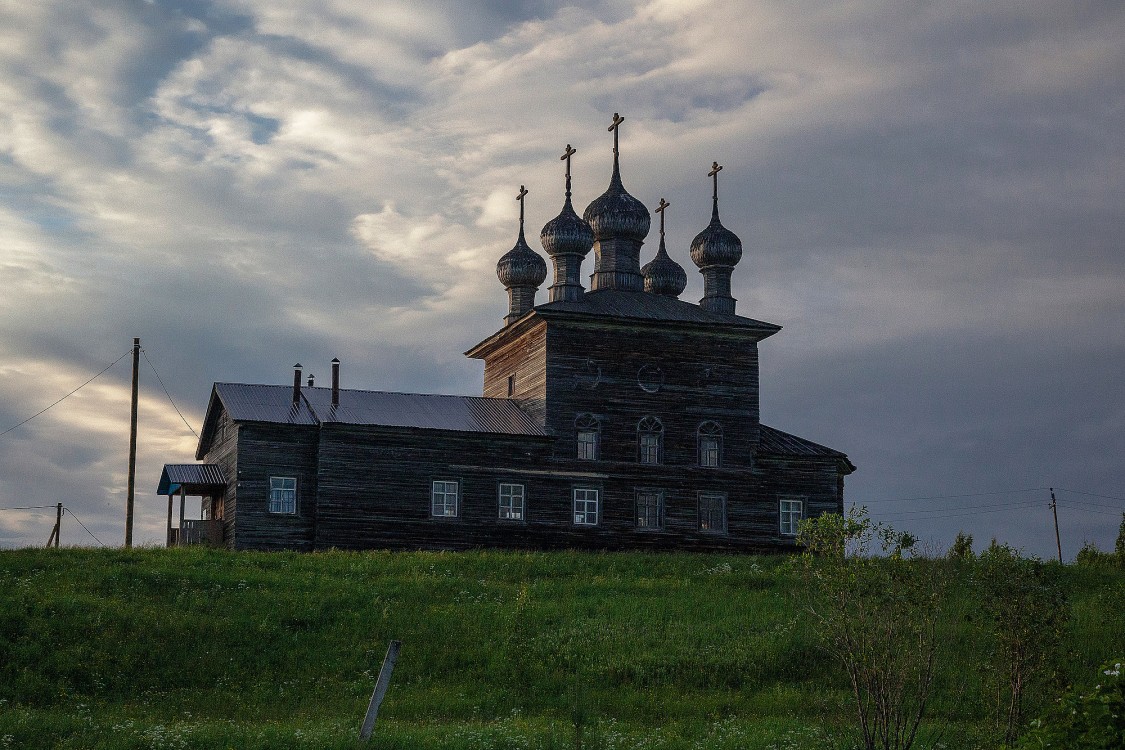 Абрамовская (Ниж.Малошуйка, Вачевская). Церковь Сретения Господня. общий вид в ландшафте