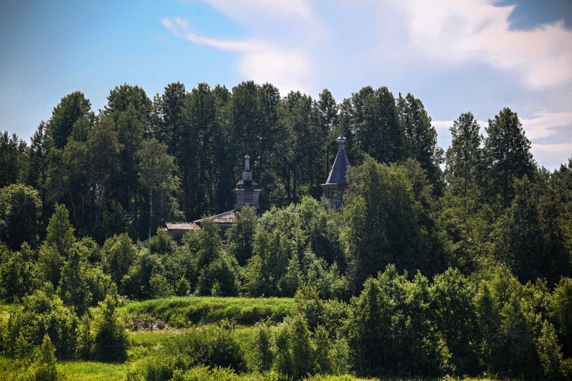 Яковлевское (Ворзогоры). Церковь Зосимы и Савватия Соловецких. общий вид в ландшафте