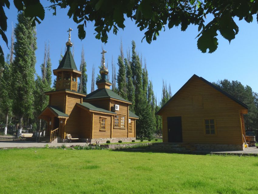 Воронеж. Церковь Михаила Архангела на Юго-Западном кладбище. общий вид в ландшафте