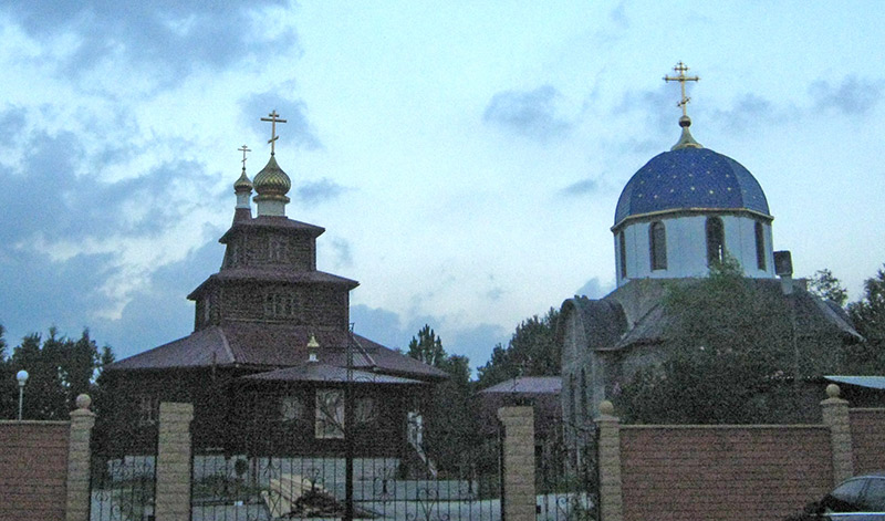 Церковь Матроны Московской в Заречном, Сочи (Сочи, город, Краснодарский край). общий вид в ландшафте