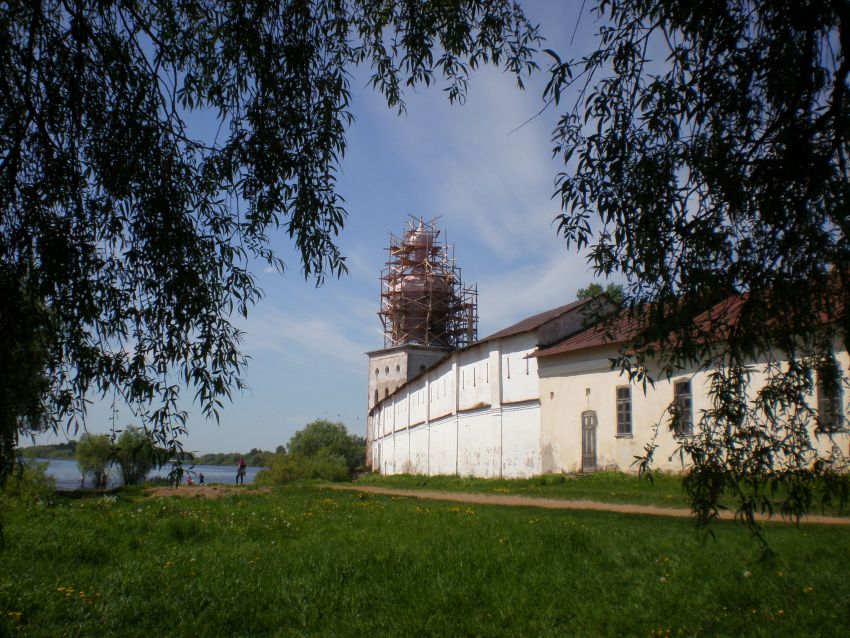Юрьево. Юрьев мужской монастырь. Церковь Михаила Архангела. общий вид в ландшафте