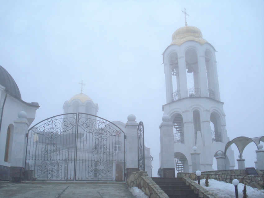 Ставропольский край, Ессентуки, город, Ессентуки. Георгиевский женский монастырь. фасады, Монастырь ранним туманным утром.