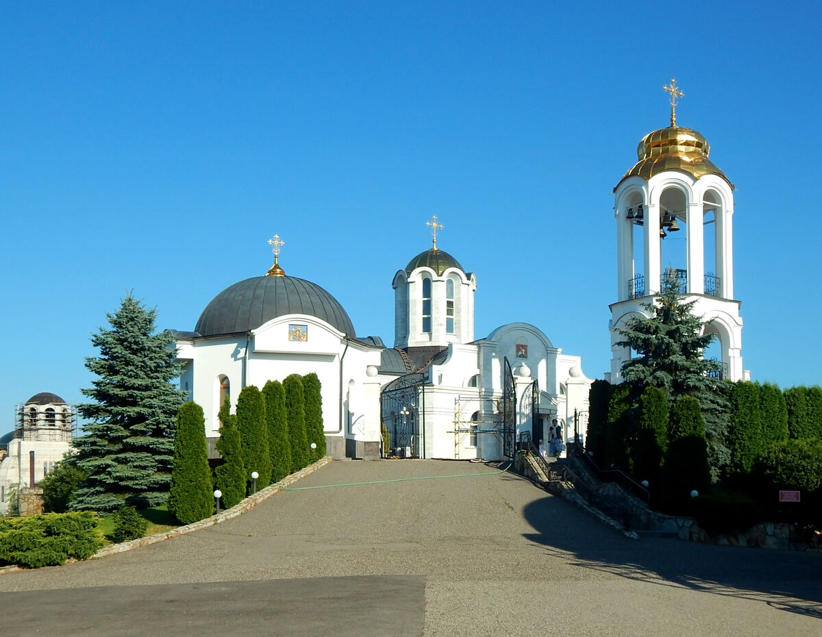 Георгиевский женский монастырь, Ессентуки (Ессентуки, город, Ставропольский край). общий вид в ландшафте