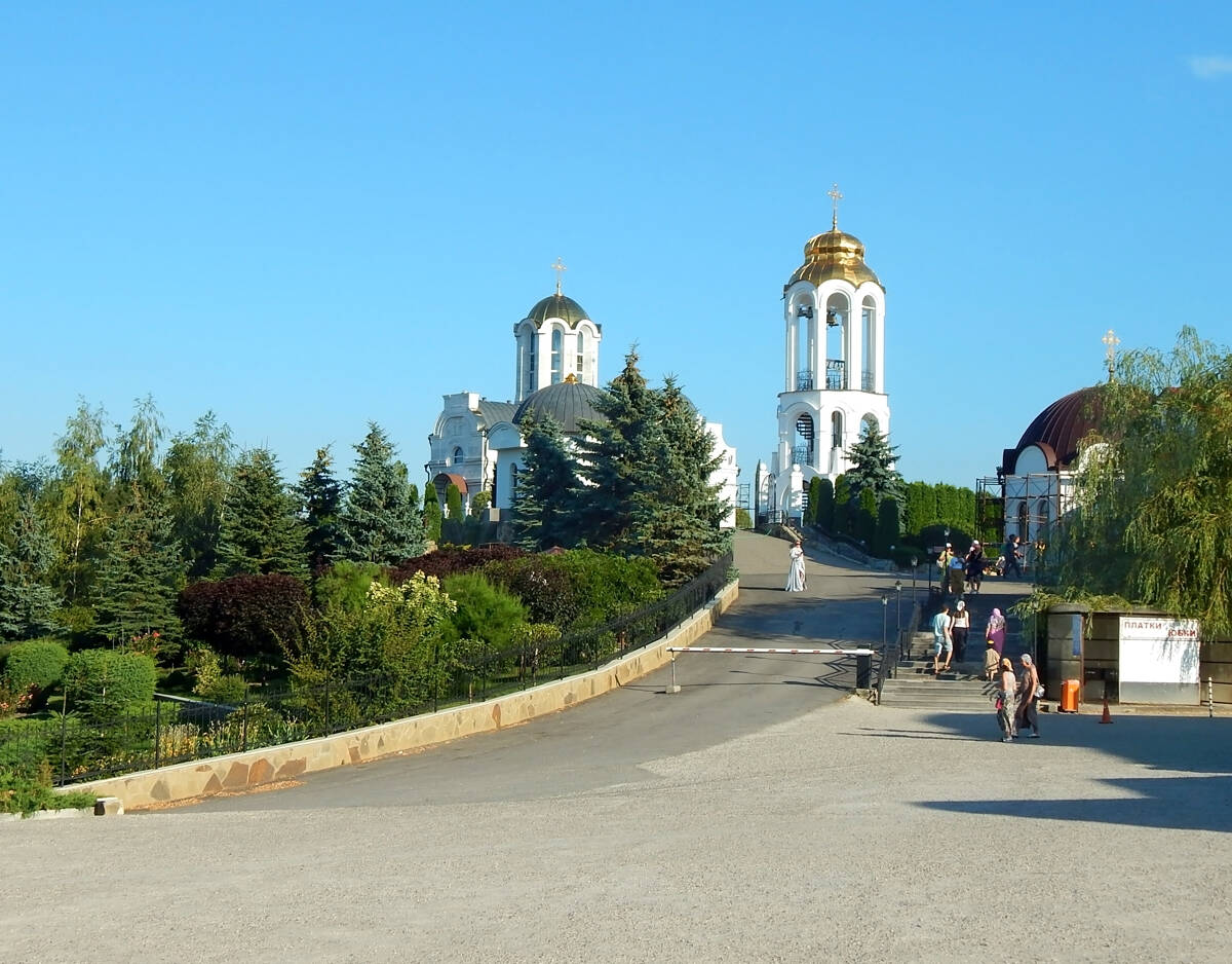 Георгиевский женский монастырь, Ессентуки (Ессентуки, город, Ставропольский край). общий вид в ландшафте