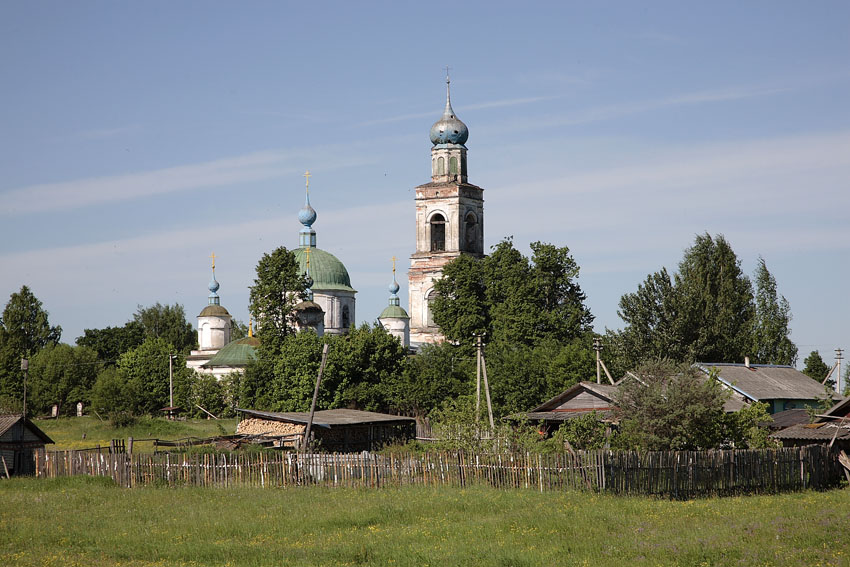 Церковь Владимирской иконы Божией Матери, Харинское (Мышкинский район, Ярославская область). общий вид в ландшафте