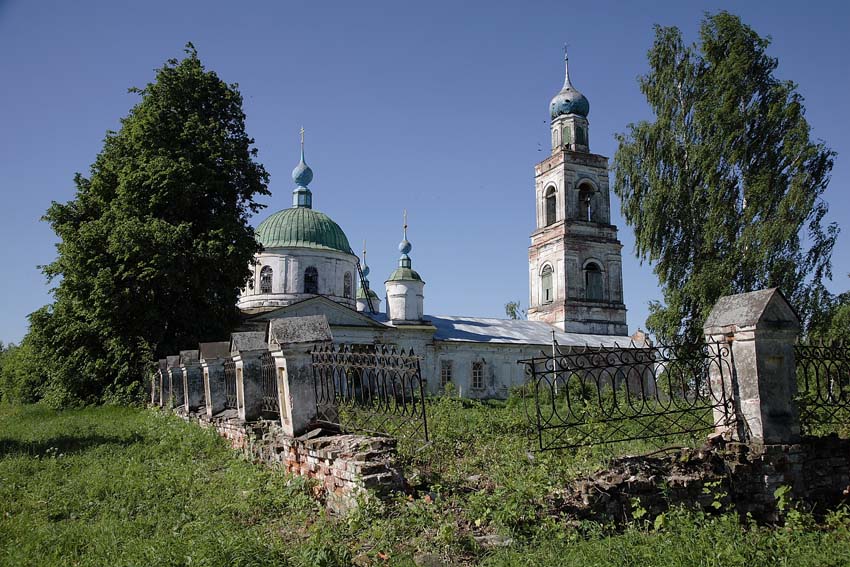 Церковь Владимирской иконы Божией Матери, Харинское (Мышкинский район, Ярославская область). общий вид в ландшафте