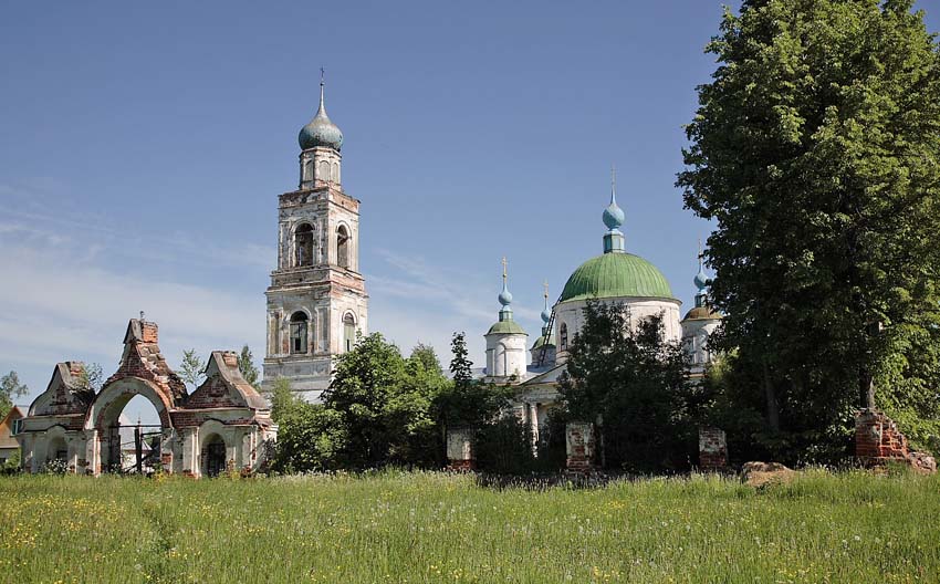Церковь Владимирской иконы Божией Матери, Харинское (Мышкинский район, Ярославская область). общий вид в ландшафте