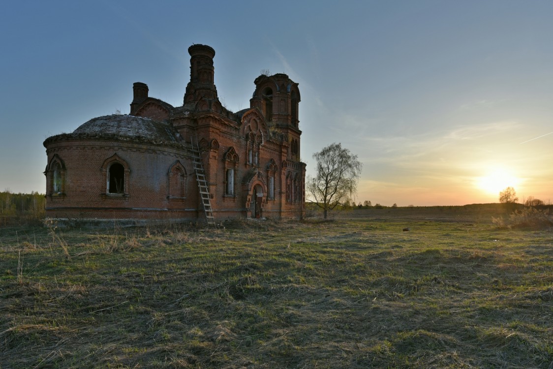 Семёновка. Церковь Рождества Христова. художественные фотографии, Вид с северо-востока в предзакатных лучах