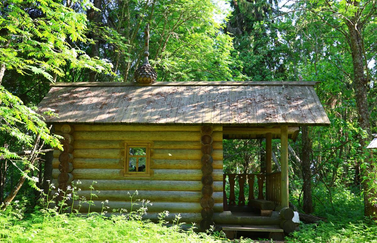 Часовня Тихвинской иконы Божией Матери, Шишкина (Плесецкий район, Архангельская область). фасады