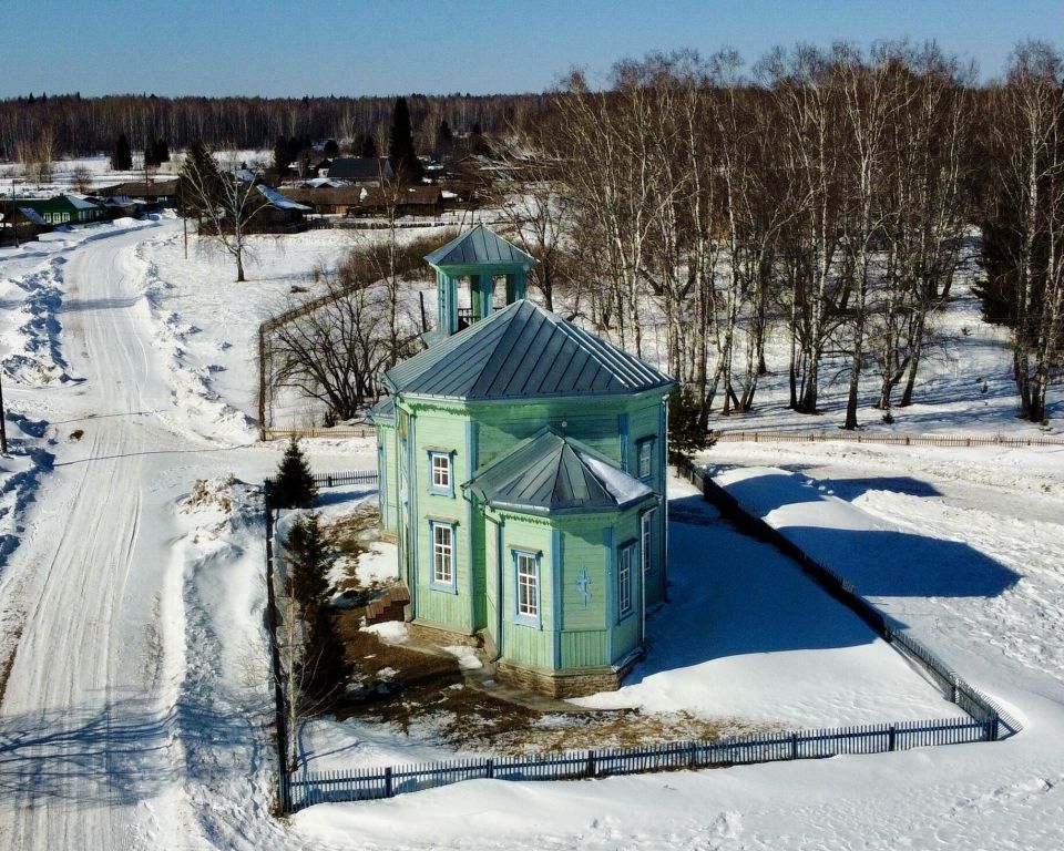 Церковь Рождества Пресвятой Богородицы, Сугристое (Манский район, Красноярский край). общий вид в ландшафте, Вид с востока