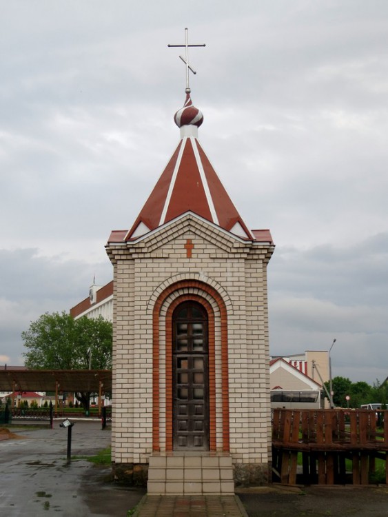Церковь Воскресения Христова, Ошмяны (Ошмянский район, Беларусь, Гродненская область). дополнительная информация, Неизвестная часовня в ограде церкви