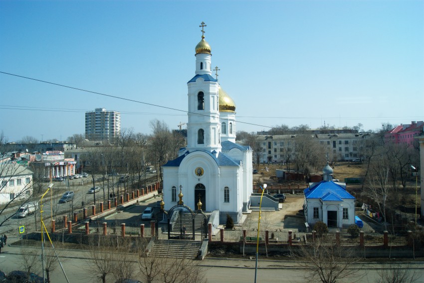 Артём. Церковь Богоявления Господня. общий вид в ландшафте