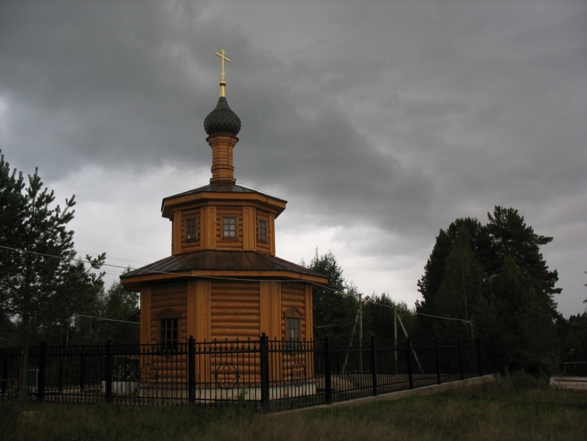 Заполек. Часовня Николая, царя-мученика. общий вид в ландшафте