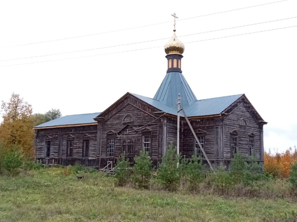 Сергеевка. Церковь Покрова Пресвятой Богородицы. фасады