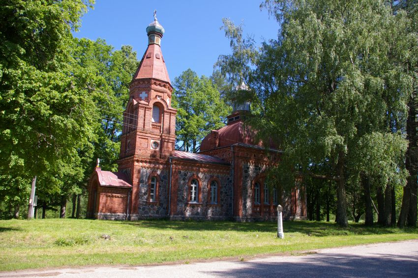 Церковь Покрова Пресвятой Богородицы, Вецлайцене (Алуксненский край, Латвия). общий вид в ландшафте
