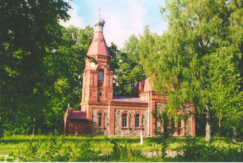 Церковь Покрова Пресвятой Богородицы, Вецлайцене (Алуксненский край, Латвия). общий вид в ландшафте