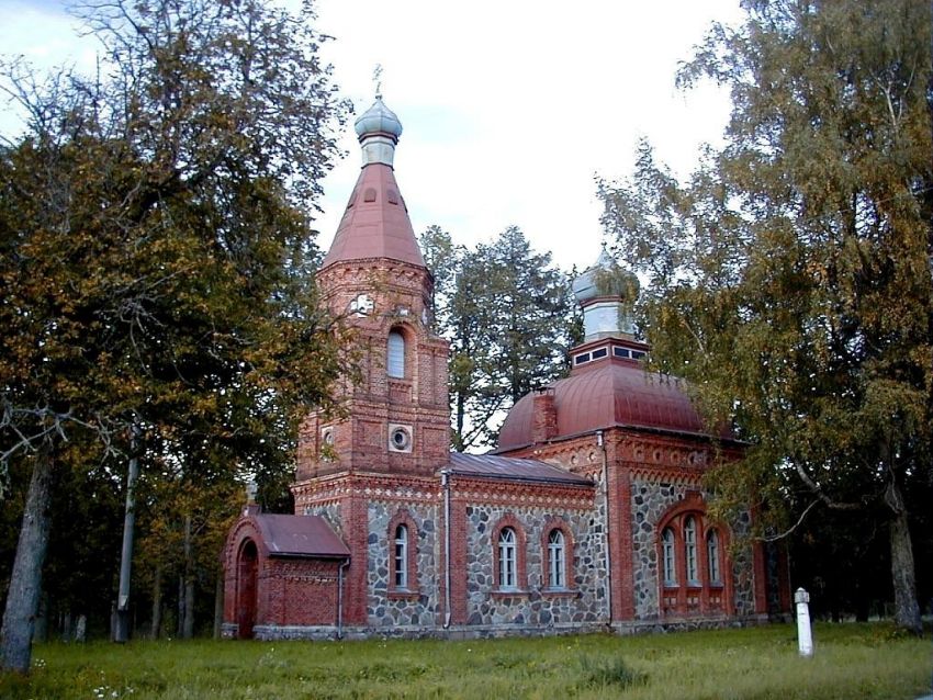 Церковь Покрова Пресвятой Богородицы, Вецлайцене (Алуксненский край, Латвия). общий вид в ландшафте