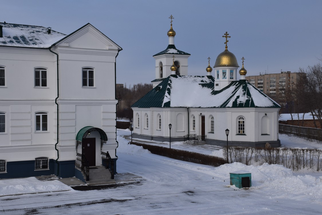 Усть-Каменогорск. Усть-Каменогорский Троицкий монастырь. Церковь Троицы Живоначальной. общий вид в ландшафте, Вид с земляного вала. Слева - Епархиальное управление