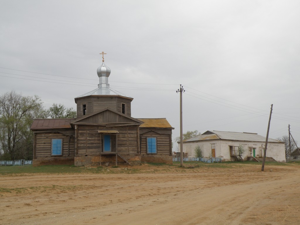 Церковь Михаила Архангела, Владимировка (Енотаевский район, Астраханская область). общий вид в ландшафте