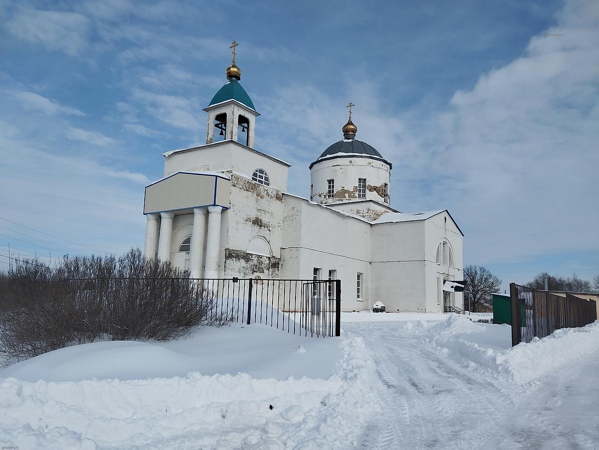 общий вид в ландшафте. Церковь Троицы Живоначальной, Афанасьево (Измалковский район, Липецкая область)