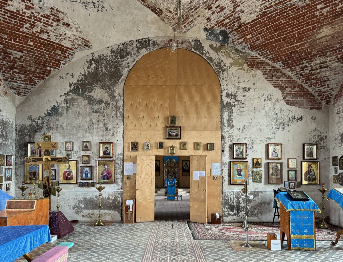 Церковь Успения Пресвятой Богородицы, Копановка (Енотаевский район, Астраханская область). интерьер и убранство, Трапезная, вид от входа