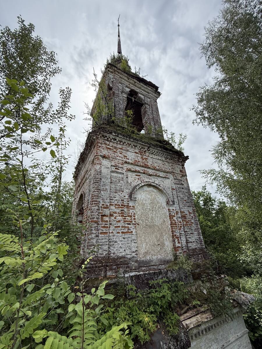 Церковь Николая Чудотворца, Палагино (б.Грудево) (Судиславский район, Костромская область). фасады, Вид с кровли с юго-востока на колокольню