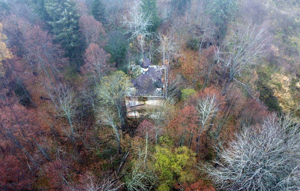 Церковь Рождества Пресвятой Богородицы на Сендеге, Никола-Пустынь (Островский район, Костромская область). общий вид в ландшафте