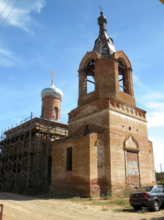 Церковь Покрова Пресвятой Богородицы, Басы (Лиманский район, Астраханская область). общий вид в ландшафте
