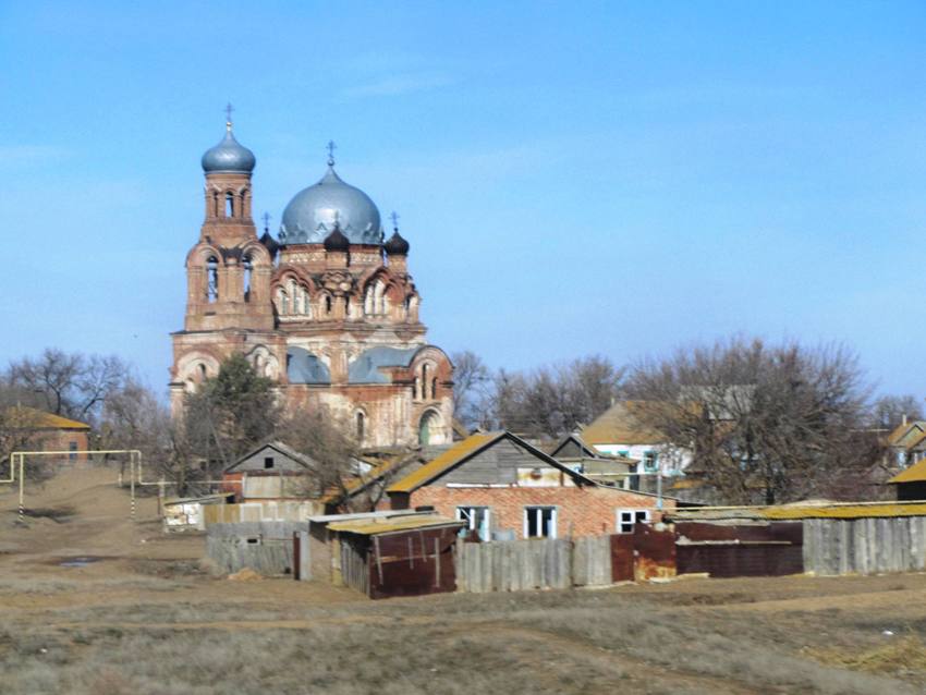 Пришиб. Церковь Покрова Пресвятой Богородицы. общий вид в ландшафте