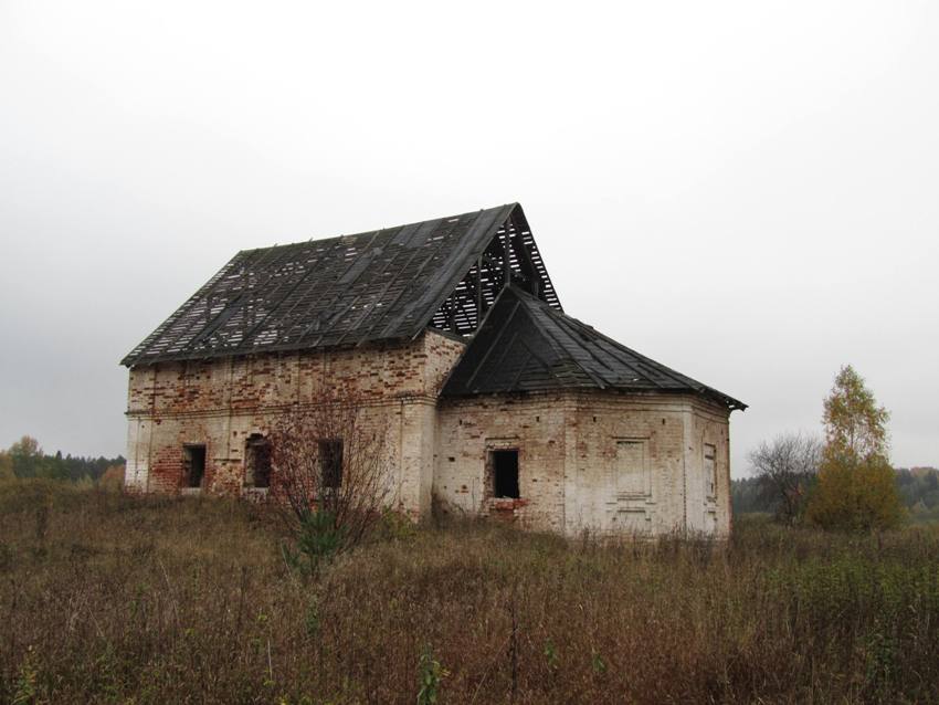 Лоха. Церковь Введения во храм Пресвятой Богородицы (старая). фасады, вид с юго-востока