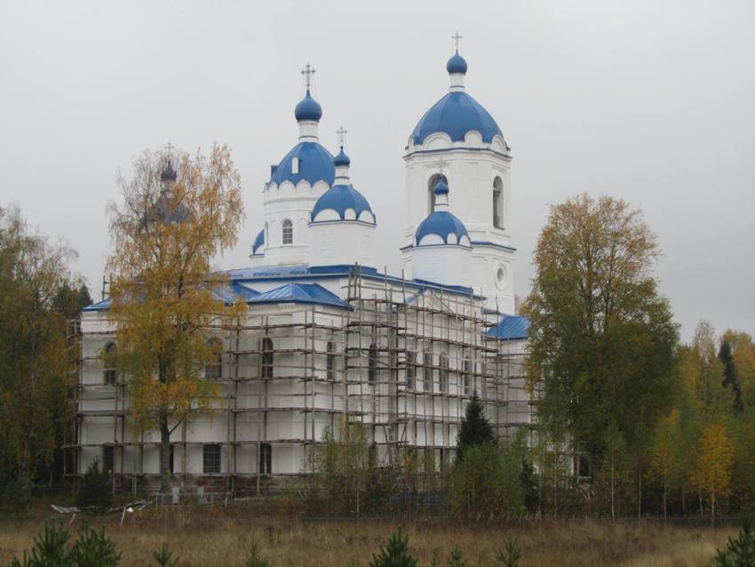 Лоха. Церковь Введения во храм Пресвятой Богородицы (новая). фасады, вид с северо-востока