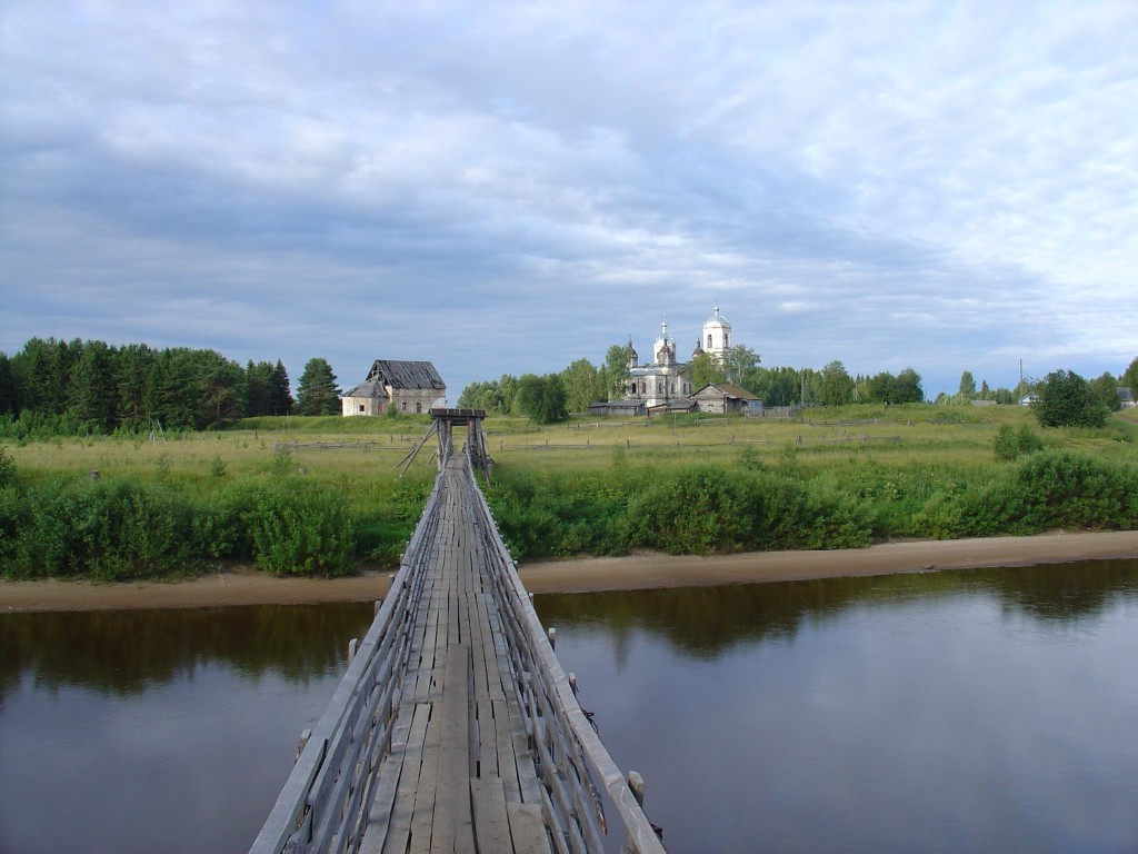 Лоха. Церковь Введения во храм Пресвятой Богородицы (новая). общий вид в ландшафте, 2005