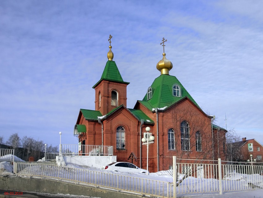 Луховицы. Церковь Рождества Христова. общий вид в ландшафте