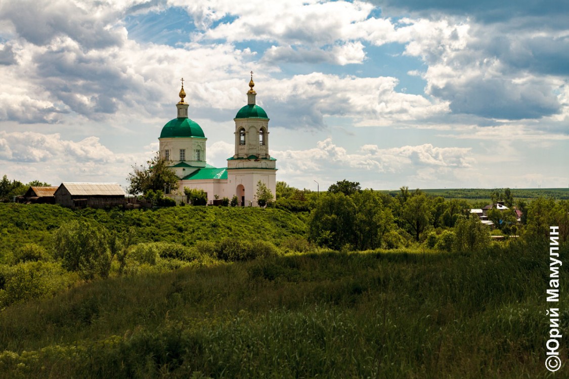 Михайловка. Церковь Михаила Архангела. общий вид в ландшафте, Снято во время поездки в село.