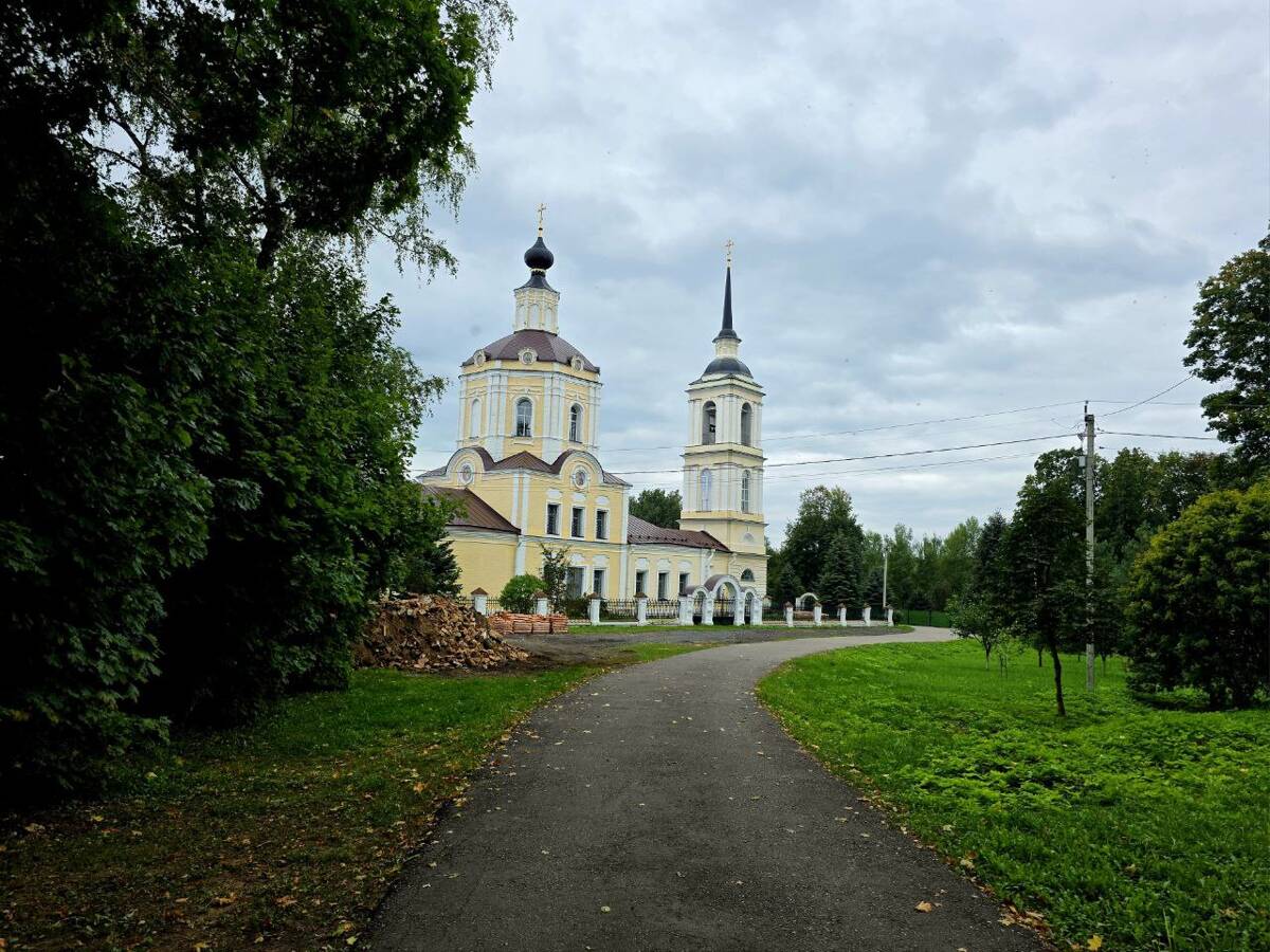 Церковь Троицы Живоначальной, Голочелово (Ступинский городской округ, Московская область). фасады