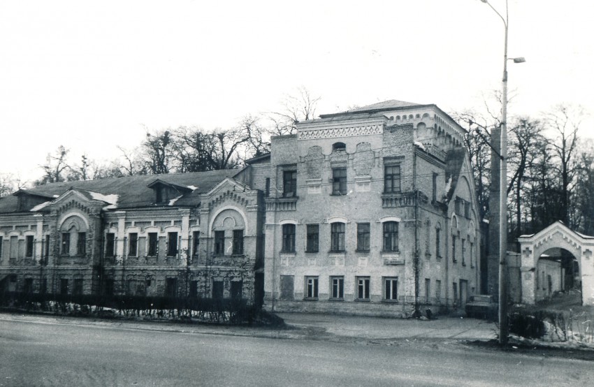 Владимир. Неизвестная церковь при богадельне. фасады