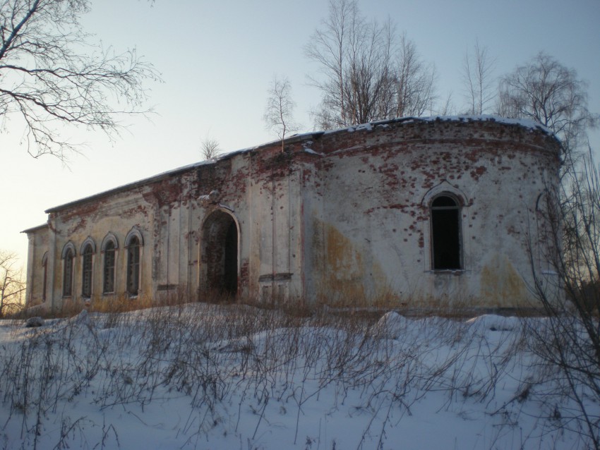 Бель. Церковь Покрова Пресвятой Богородицы. общий вид в ландшафте