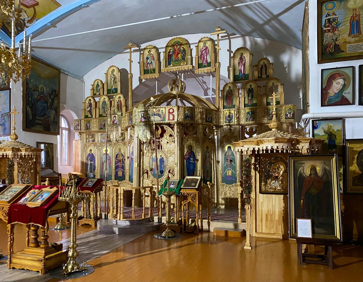 Марфо-Мариинский женский монастырь. Церковь Софии, Премудрости Божией (Покрова Пресвятой Богородицы), Ира (Кумертау, город, Республика Башкортостан). интерьер и убранство, Главный иконостас, общий вид