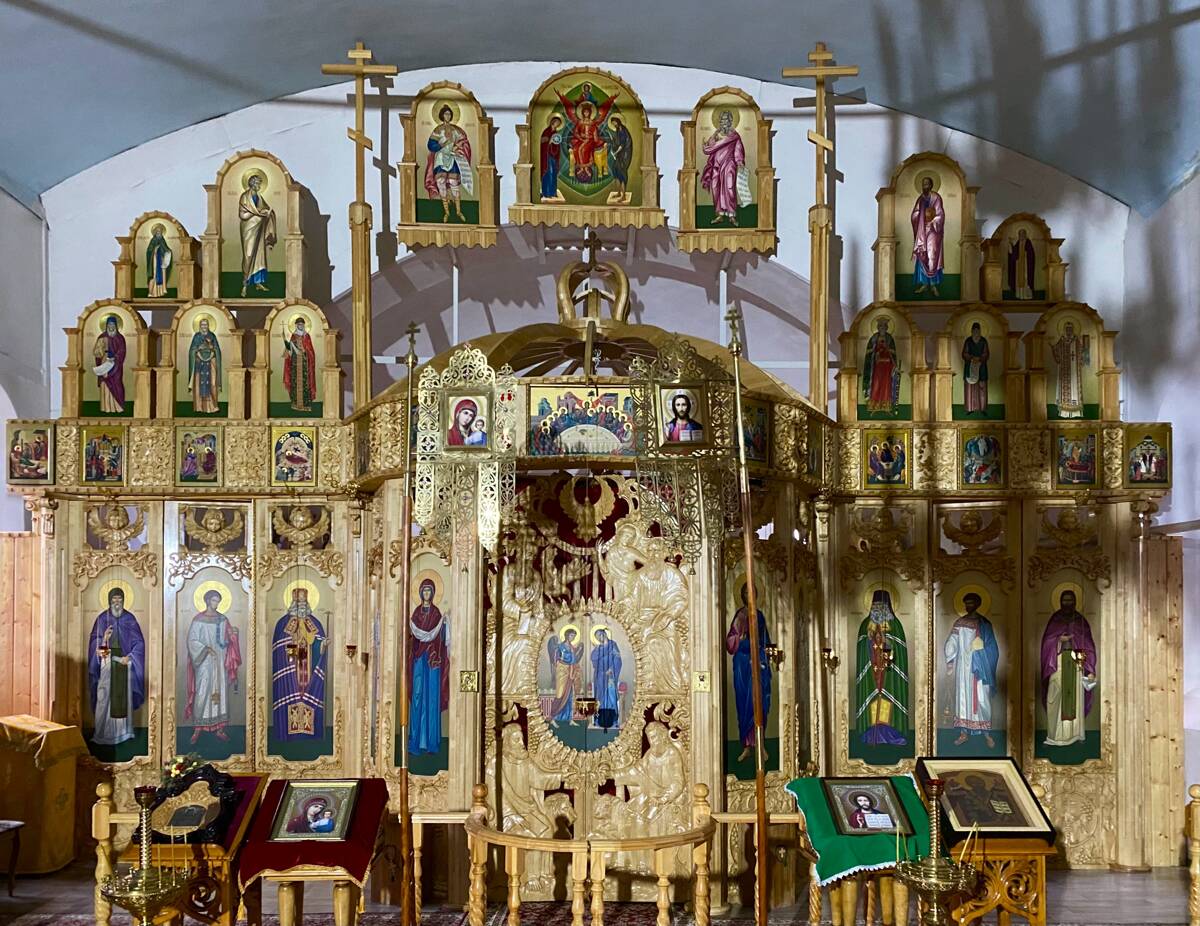 Марфо-Мариинский женский монастырь. Церковь Софии, Премудрости Божией (Покрова Пресвятой Богородицы), Ира (Кумертау, город, Республика Башкортостан). интерьер и убранство, Главный иконостас