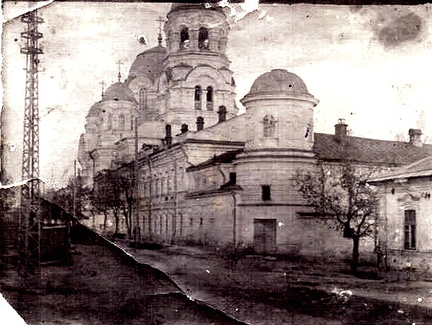Крестовоздвиженский монастырь, Саратов (Саратов, город, Саратовская область). архивная фотография, http://oldsaratov.ru/photo/24049