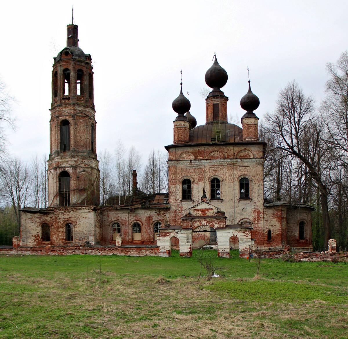 Церковь Троицы Живоначальной, Губачёво (Угличский район, Ярославская область). фасады
