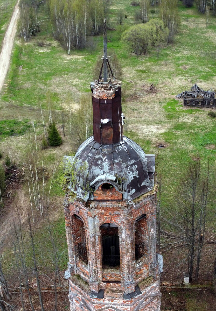 Церковь Троицы Живоначальной, Губачёво (Угличский район, Ярославская область). архитектурные детали