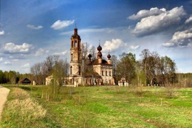 Губачёво. Церковь Троицы Живоначальной