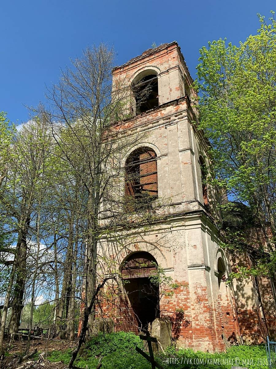 Кирпичная колокольня церкви Смоленской иконы Божией Матери (вид изнутри). Вид с западной стороны., фасады. Церковь Смоленской иконы Божией Матери, Хмельники (Борисоглебский район, Ярославская область)