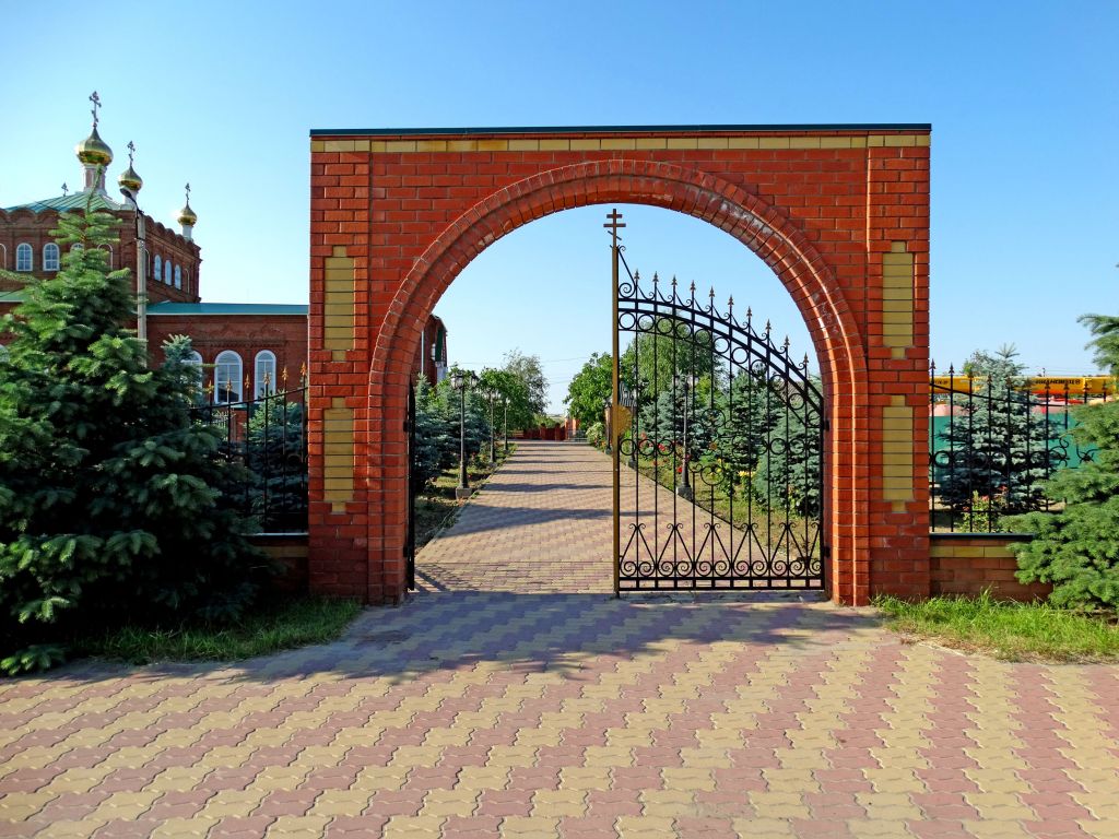 Церковь Николая Чудотворца, Обливская (Обливский район, Ростовская область). дополнительная информация, ворота 