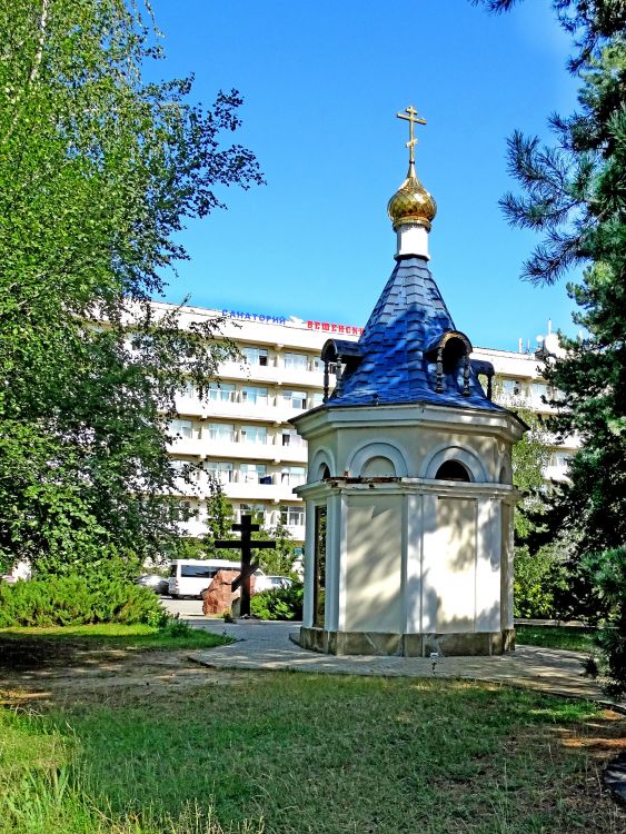 Часовня Казанской иконы Божией Матери, Вёшенская (Шолоховский район, Ростовская область). фасады, Общий вид на фоне санатория 