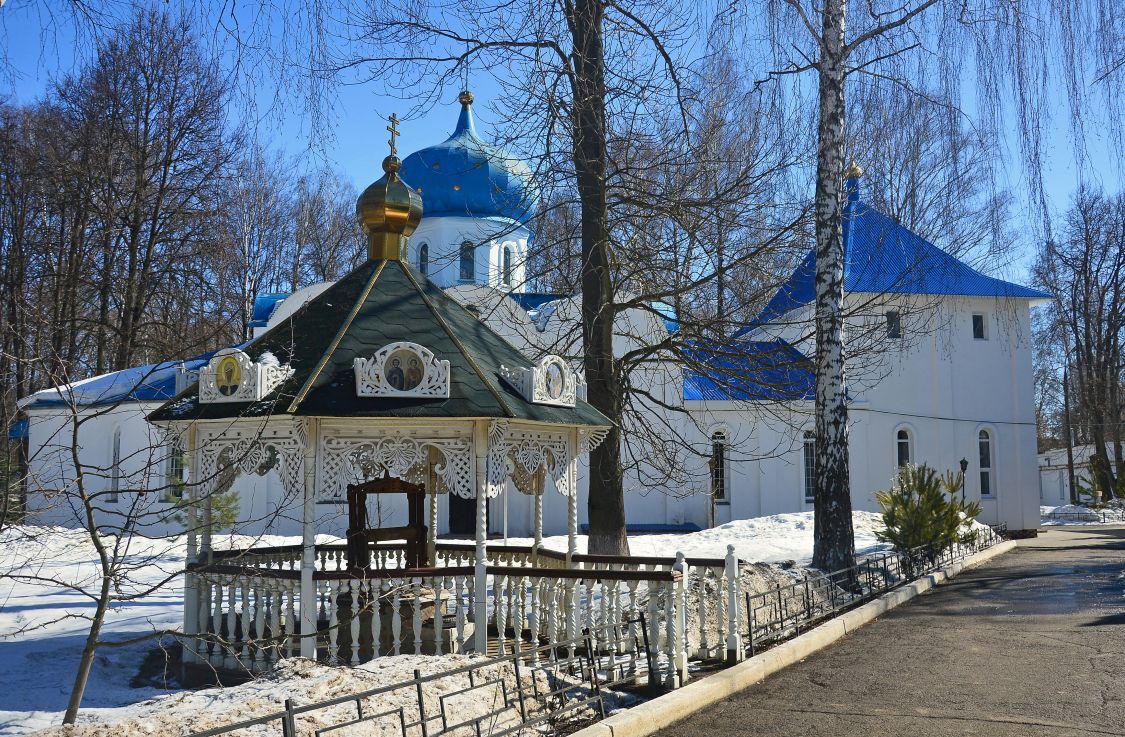 Новомосковск. Успенский мужской монастырь. художественные фотографии