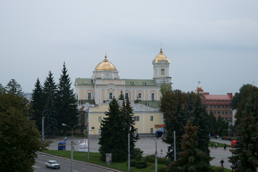 Собор Троицы Живоначальной, Луцк (Луцкий район, Украина, Волынская область). общий вид в ландшафте