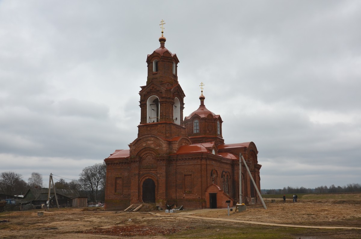 Церковь Рождества Пресвятой Богородицы, Корсики (Ершичский район, Смоленская область). общий вид в ландшафте