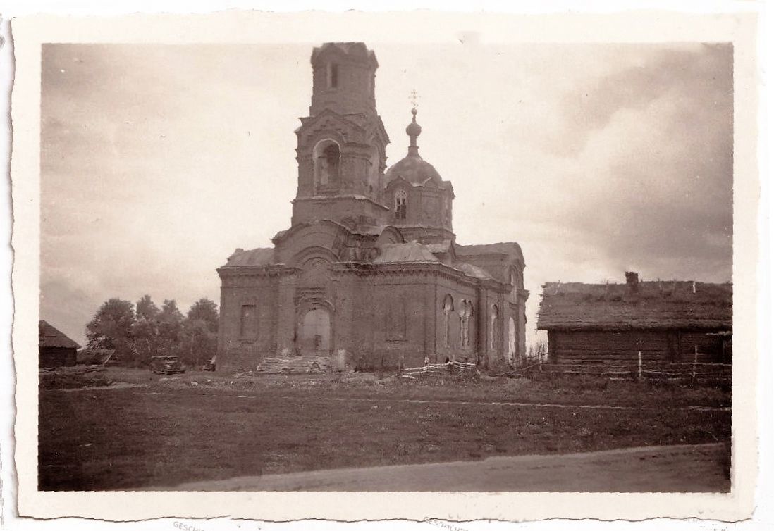 Вид на храм с юго-запада. Фото 1941 г. с аукциона e-bay.de, архивная фотография. Церковь Рождества Пресвятой Богородицы, Корсики (Ершичский район, Смоленская область)